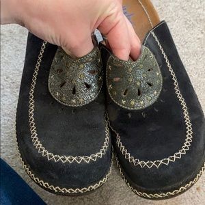 Barely worn indigo clogs by Clark
